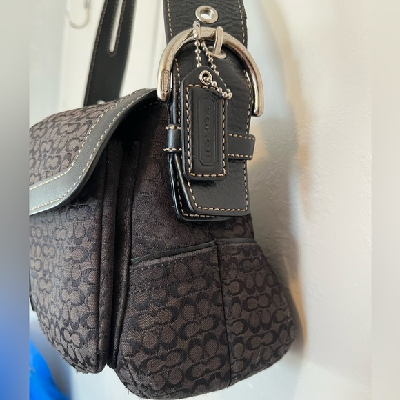 Coach Vtg Soho Flap Y2K Signature C Canvas Shoulder Bag Buckle - Picture 4 of 17